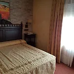 Hotel-residencia Alvargonzalez אכסניה