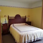 Hotel-residencia Alvargonzalez אכסניה *