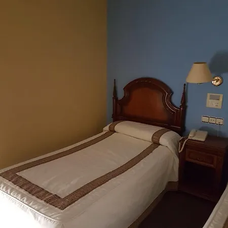 Hotel-Residencia Alvargonzalez Hostel