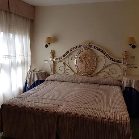 Hotel-residencia Alvargonzalez 旅馆 比努埃萨