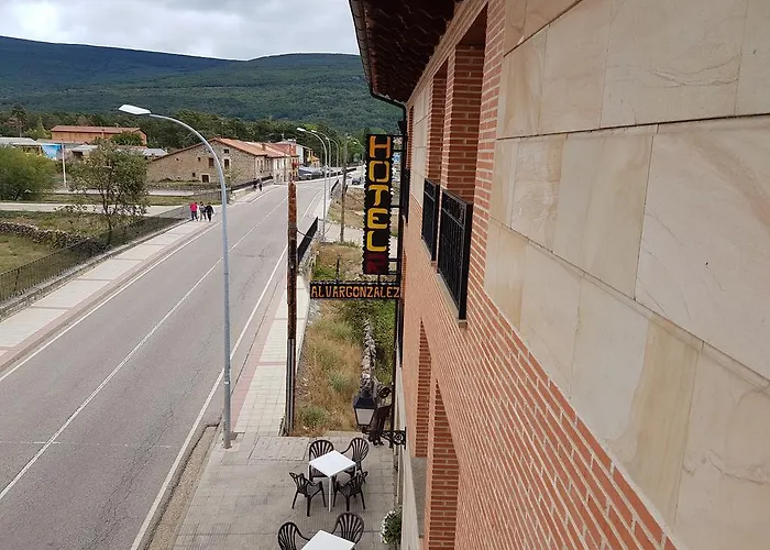 Hotel-residencia Alvargonzalez Hostel Vinuesa